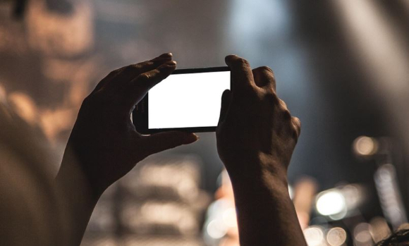 가족과 연인 등을 몰래 촬영한 불법 촬영물 유통 사이트인 'AVMOV'의 이용자 139명이 경찰에 자수했다. 본 기사와 무관한 이미지. [사진=픽사베이@SplitShire]