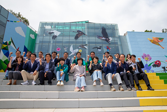 지난 21일 구미시의회 산업건설위가 임시회 기간 중 구미에코랜드를 방문해 짚라인 등을 점검하고 있다. [사진=구미시의회]