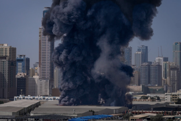 이란으로부터 공격받은 UAE 샤르자. [사진=AP/연합뉴스]