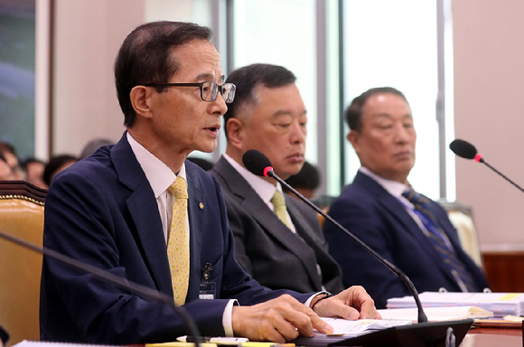 손태락 한국부동산원 원장이 19일 오전 서울 여의도 국회에서 열린 국토교통위원회 국정감사에서 의원들의 질의에 답변하고 있다. [사진=뉴시스]