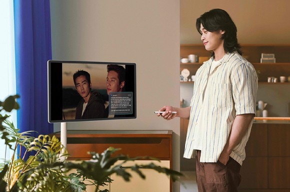 삼성TV 플러스의 '올인원(All-in-One) AI 통합 채널'을 통해 2000년대 과거 인기 드라마를 초고화질로 볼 수 있다. [사진=삼성전자]