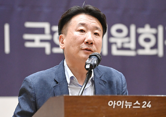 정현곤 청년과미래 이사장이 9일 서울 여의도 국회 의원회관에서 열린 제10회 대한민국 청년의날 축제 조직위원 위촉식 & 시상식에서 개최사를 하고 있다. [사진=곽영래 기자]