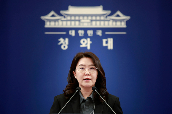 강유정 청와대 대변인이 8일 청와대 춘추관에서 이재명 대통령의 중국 국빈 방문 결과에 대한 외신 동향 등에 관해 브리핑하고 있다. 2026.1.8 [청와대통신사진기자단] [사진=연합뉴스]