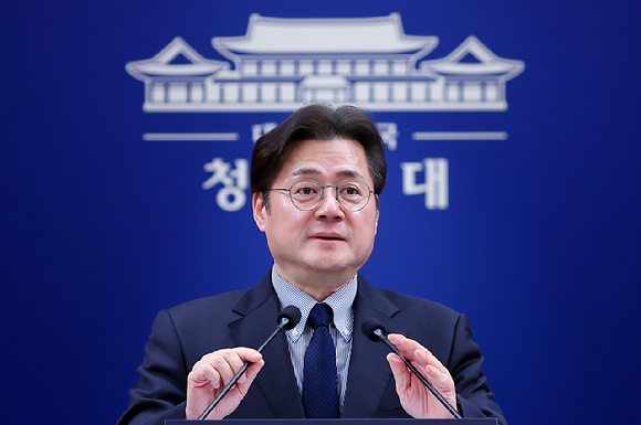 홍익표 정무수석이 25일 청와대 춘추관에서 청와대 비상경제상황실 구성 관련 브리핑을 하고 있다. 2026.3.25 [사진=연합뉴스]