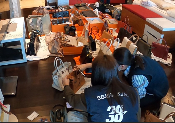 서울시가 1000만원 이상 고액체납자에 대한 강제 징수에 나선다. 사진은 지난해 서울시 38세금징수과가 체납 징수에 나선 모습. [사진=서울시]