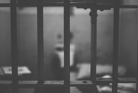 교정시설에 수감된 여성 수용자의 신체 특징 등을 알려주며 일반인과 연결해 주는 유료 서비스가 등장해 논란이 일고 있다. 사진은 교정시설에 수감된 여성들 특징이 나와 있는 리스트. [사진=온라인 커뮤니티 캡처]