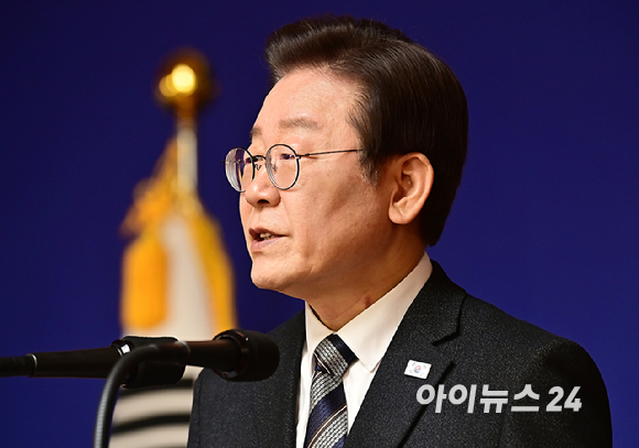 이재명 더불어민주당 대표가 지난달 31일 서울 여의도 국회 사랑재에서 열린 2024년 신년 기자회견에서 발언하고 있다. [사진=곽영래 기자]