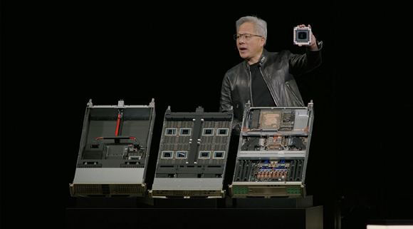 젠슨 황 엔비디아 최고경영자(CEO)가 17일(한국시간) 미국 캘리포니아 새너제이에서 열린 NVIDIA GTC 2026에서 기조연설을 하고 있다. [사진=엔비디아 홈페이지 캡처]