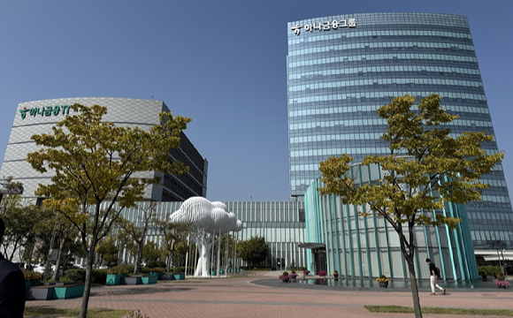 30일 촬영한 하나금융그룹 청라 헤드쿼터 외관. 하나금융은 오는 2일 공식 오프닝 행사를 열 예정이다. [사진=임우섭 기자]