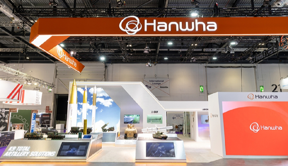 영국 런던에서 9~12일 진행되는 글로벌 방산 전시회 DSEI에 참가한 한화 전시관에 K9 자주포, 천무 유도탄, 모듈화 장약(MCS) 등이 전시돼 있다. [사진=한화에어로스페이스]