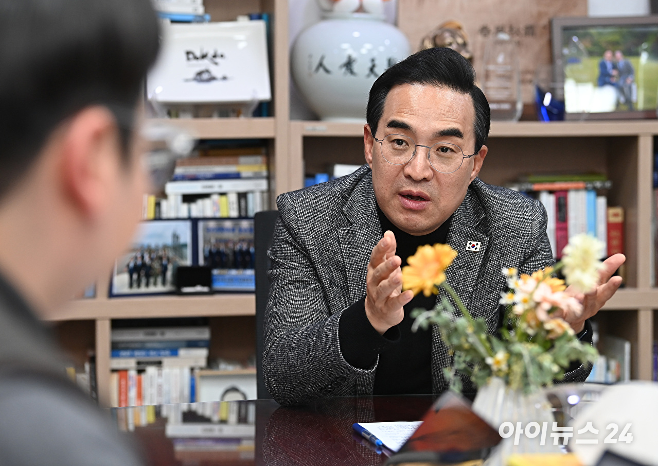 박홍근 더불어민주당 의원이 10일 서울 여의도 국회 의원회관에서 아이뉴스24와 인터뷰를 하고 있다. [사진=곽영래 기자]