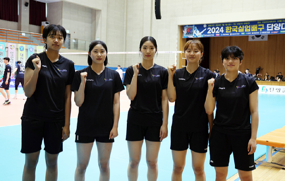 전 흥국생명 미들 블로커 김나희는 실업팀 수원시청으로 유니폼을 바꿔입었다. [사진=발리볼코리아닷컴]