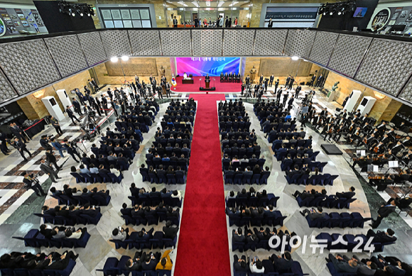 이재명 대통령이 4일 국회에서 열린 제21대 대통령 취임선서식에 참석하고 있다. [사진=국회시잔취재단]