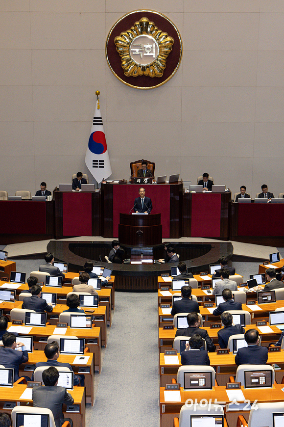 한덕수 대통령 권한대행 국무총리가 24일 오전 서울 여의도 국회 본회의장에서 열린 제424회 국회(임시회) 제6차 본회의에서 2025년도 제1회 추가경정예산안에 대한 정부의 시정연설을 하고 있다. [사진=곽영래 기자]