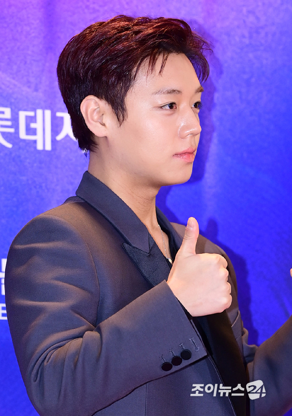 배우 박지훈이 7일 부산 시그니엘 부산 그랜드 볼룸에서 열린 2026 제35회 부일영화상에 시상식 레드카펫 행사에 참석하고 있다. [사진=정소희 기자]