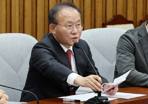 윤재옥 국민의힘 원내대표가 2일 오전 서울 여의도 국회에서 열린 원내대책회의에서 발언을 하고 있다. [사진=뉴시스]