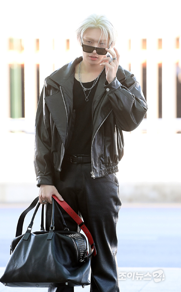 그룹 에이티즈(ATEEZ) 민기가 20일 해외 일정 참석 차 인천국제공항을 통해 출국하고 있다. [사진=정소희 기자]