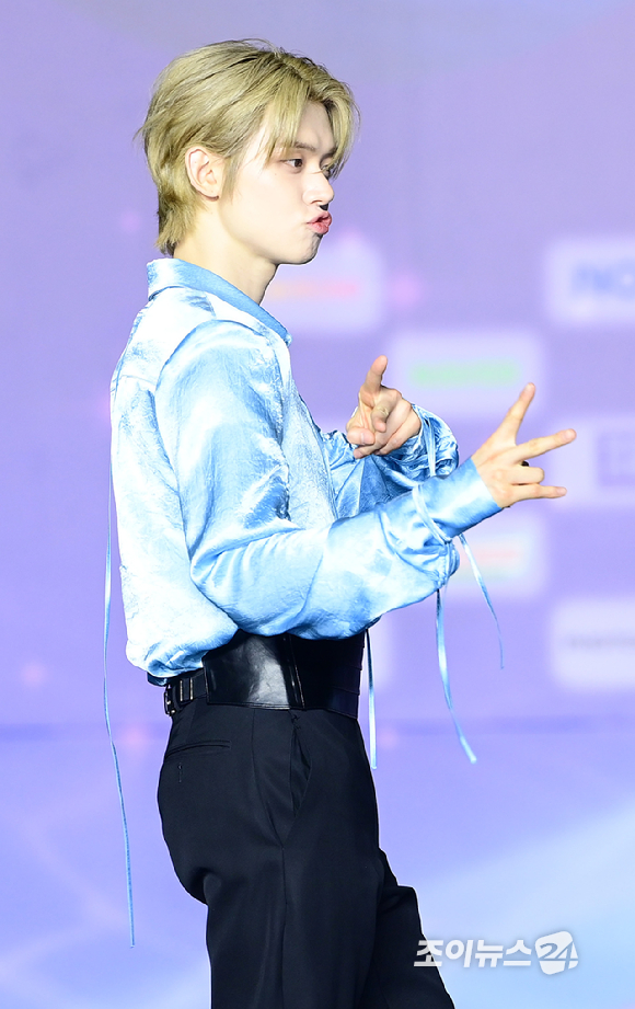 그룹 투모로우바이투게더(TXT) 연준이 26일 오후 경기도 고양 일산서구 대화동 킨텍스에서 열린 2025 SBS 가요대전 Summer(써머) 블루카펫 행사에 참석하고 있다. [사진=정소희 기자]