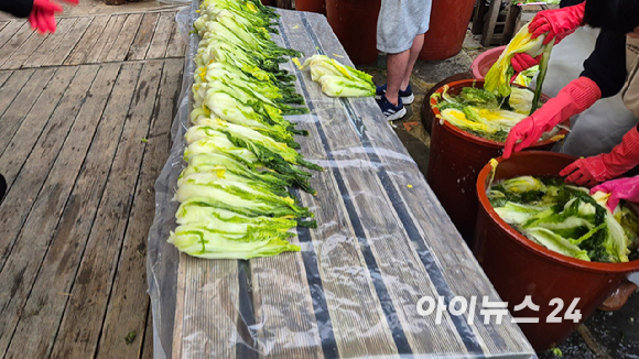 여주의 한 가정에서 김장을 하고 있다. [사진=정종오 기자]