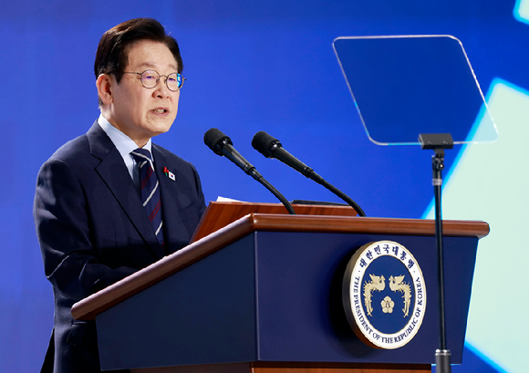 민주평화통일자문회의 의장인 이재명 대통령이 2일 경기 고양시 킨텍스에서 열린 제22기 민주평통 출범식에서 의장연설을 하고 있다. 2025.12.2 [대통령실통신사진기자단] [사진=연합뉴스]