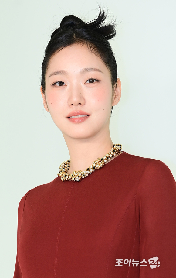 배우 김고은이 26일 오후 서울 영등포구 퐁피두 센터 한화에서 열린 샤넬 2026 공방 컬렉션 포토 행사에 참석하고 있다. [사진=정소희 기자]