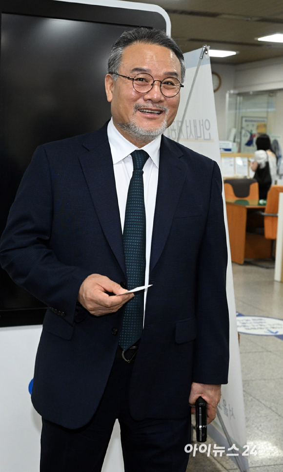 '자본시장과 금융투자업에 관한법률위반 혐의'를 받는 이일준 삼부토건 회장이 21일 오전 서울 서초구 서울중앙지법에서 열린 29차 공판에 출석하고 있다. [사진=사진공동취재단 ]
