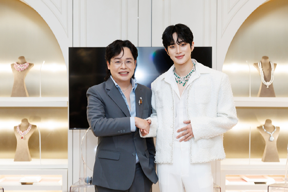 유현우가 태국 주얼리 브랜드 뷰티 젬스의 모델이 됐다. [사진=레드블랙엔터테인먼트,스튜디오JY]