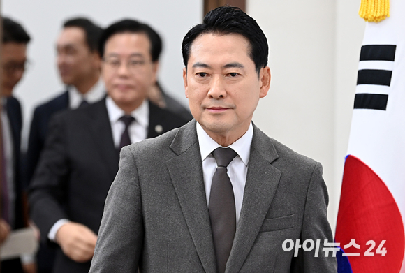 장동혁 국민의힘 대표가 11일 서울 여의도 국회에서 열린 최고위원회의에 참석하고 있다. [사진=곽영래 기자]