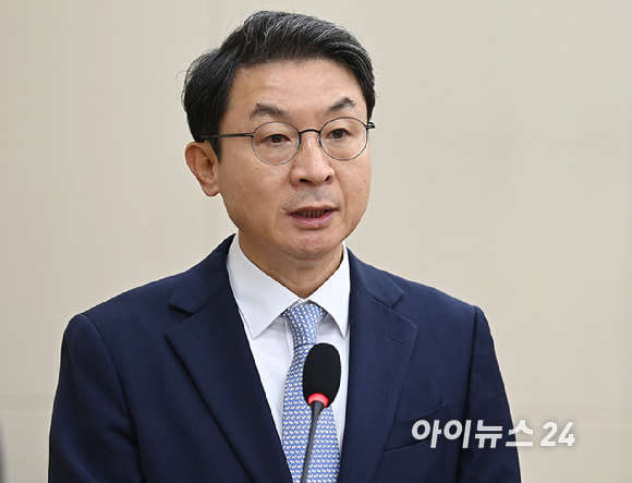 이억원 금융위원장 후보자가 2일 서울 여의도 국회 정무위원회에서 열린 인사청문회에서 모두발언을 하고 있다. [사진=곽영래 기자]