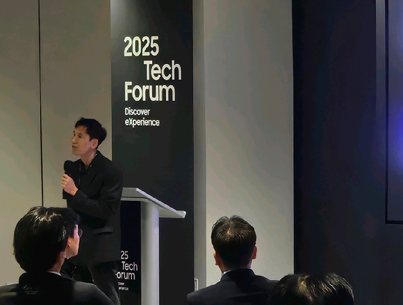 17일(현지시간) 미국 실리콘밸리에서 열린 '2025 테크 포럼'에서 삼성전자 DX부문장 직무대행 노태문 사장이 환영사를 하고 있다. [사진=삼성전자]