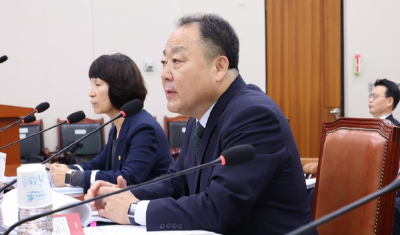 손인혁 헌재 사무처장이 13일 국회에서 열린 법제사법위원회 국정감사에서 의원 질의에 답하고 있다. 2026.10.13 [사진=연합뉴스]