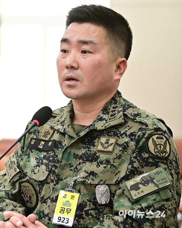김현태 707특수임무단장이 17일 국회 국방위원회 전체회의에서 윤상현 국민의힘 의원 질의에 답하고 있다. [사진=곽영래 기자]