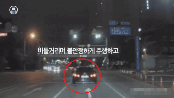 지난 9월 17일 서울 금천구 한 도로에서 한 검은색 승용차가 비틀거리며 도로를 불안정하게 질주하는 모습이 확인됐다. 영상은 유튜브 채널 '서울경찰' 캡처. [영상=유튜브 '서울경찰']