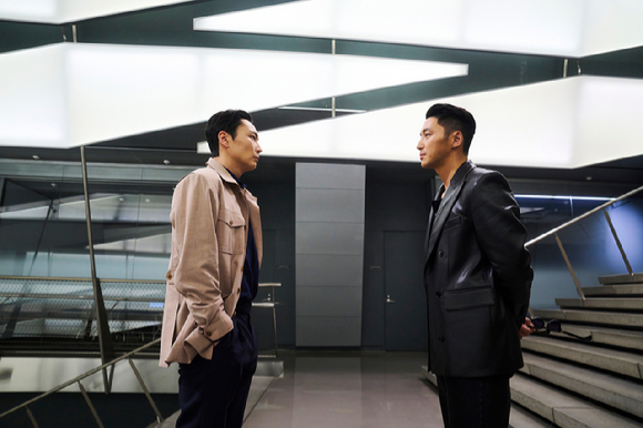 배우 노재원이 영화 '타짜: 벨제붑의 노래' 인터뷰에 앞서 포즈를 취하고 있다. [사진=CJ ENM]