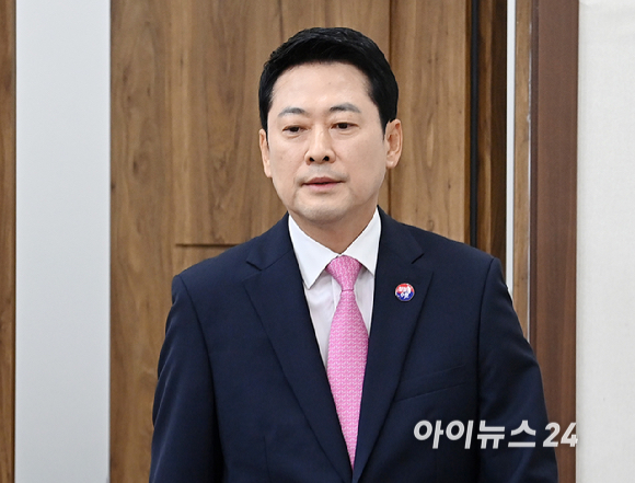 장동혁 국민의힘 당대표가 6일 서울 여의도 국회에서 열린 최고위원회의에 참석하고 있다. [사진=곽영래 기자]