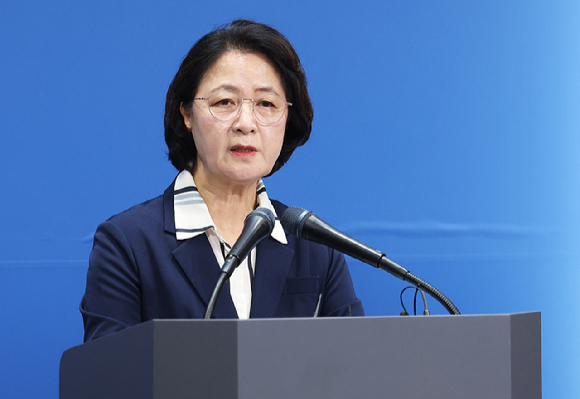 추미애 경기도지사가 5일 경기도청에서 '경기도 재정 비상 상황' 선언 기자회견을 하고 있다. [사진=연합뉴스]