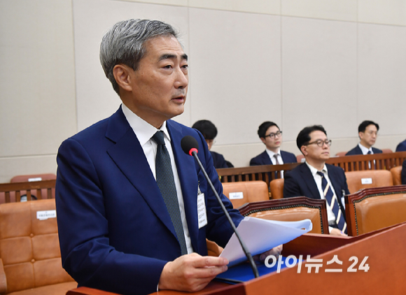 신현송 한국은행 총재 후보자가 15일 서울 여의도 국회 재정경제기획위원회에서 열린 인사청문회에서 발언하고 있다. [사진=곽영래 기자]