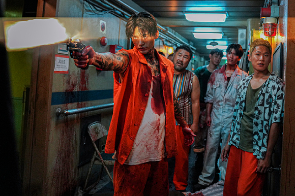 '늑대사냥' 스틸이 첫 공개됐다. [사진=TCO㈜더콘텐츠온]