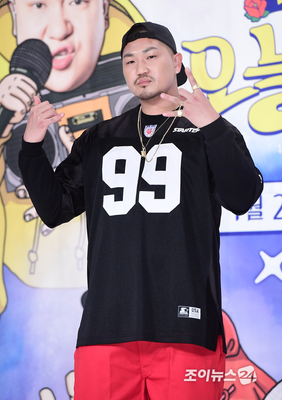 던밀스가 XtvN 새 예능프로그램 '오늘도 스웩' 제작발표회에 참석해 포즈를 취하고 있다. [사진=정소희 기자]