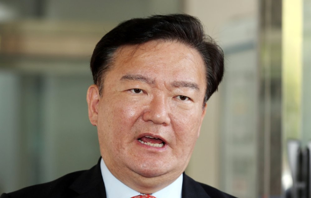 민경욱 전 국회의원이 우파 대통령들의 잇따른 사법 처리를 비판하면서 이들을 지켜야 한다고 주장했다. 사진은 민경욱 전 국회의원. [사진=연합뉴스]