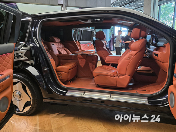 미국 뉴욕 제네시스 하우스에 전시된 'GV90 네오룬 퍼스트 에디션'. [사진=최란 기자]