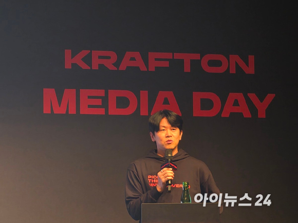 장태석 크래프톤 글로벌 퍼블리싱 총괄이 26일(현지시간) 독일 쾰른메세에서 열린 &lsquo;게임스컴 2026&rsquo; 미디어 데이에서 발표를 하고 있다. [사진=곽민구 기자]