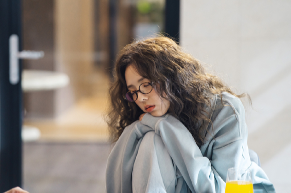 배우 김영광과 채수빈이 넷플릭스 시리즈 '나를 충전해줘'에서 열연하고 있다. [사진=넷플릭스]
