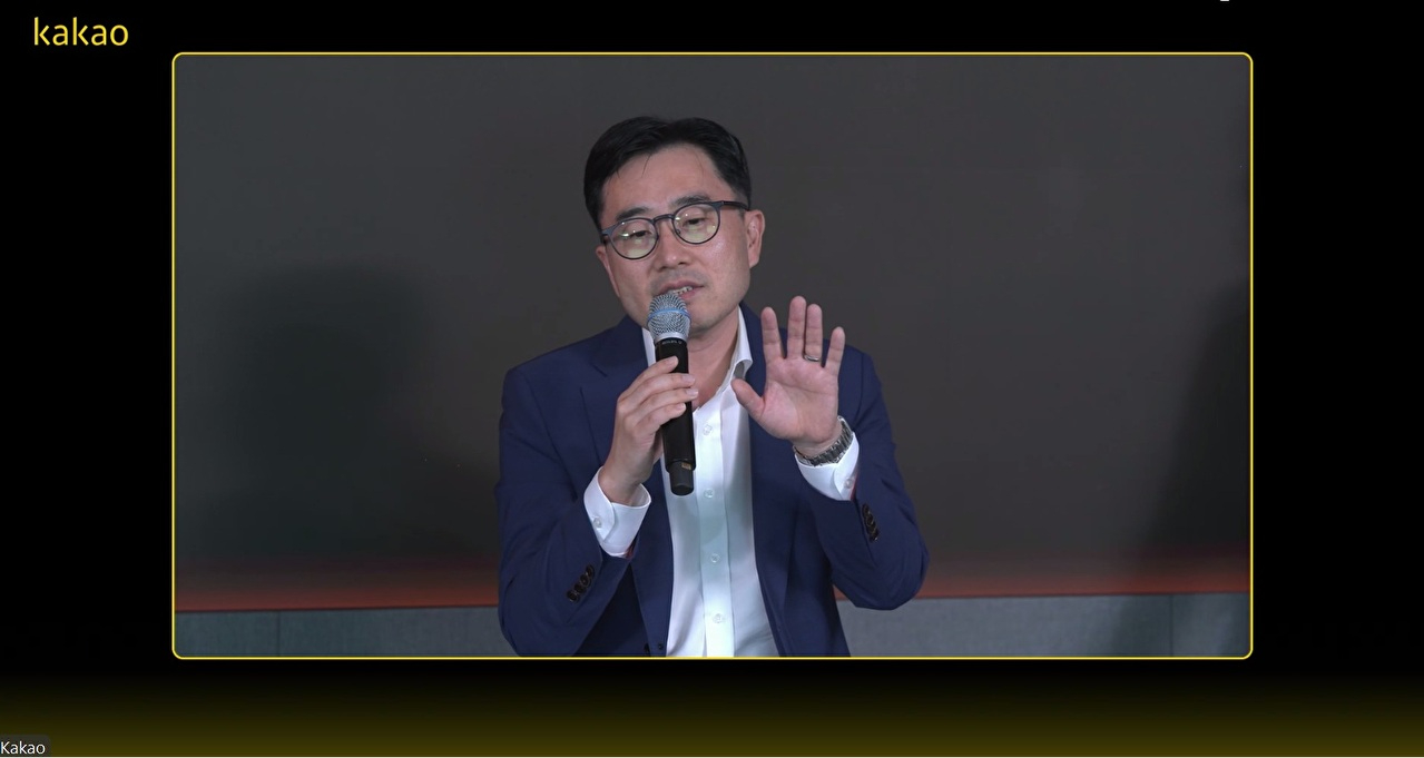 김도영 카카오X 대표 내정자가 16일 온라인으로 진행된 주주 대상 간담회에서 발표하고 있다. [사진=카카오]