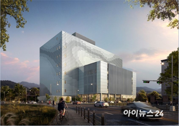 이재명 대통령과 이재용 삼성전자 회장, 최태원 SK그룹 회장이 29일 청와대에서 열린 3대 메가프로젝트 국민보고회에서 기업 투자계획 발표 후 기념촬영을 하고 있다. 2026.6.29 [사진=청와대통신사진기자단]