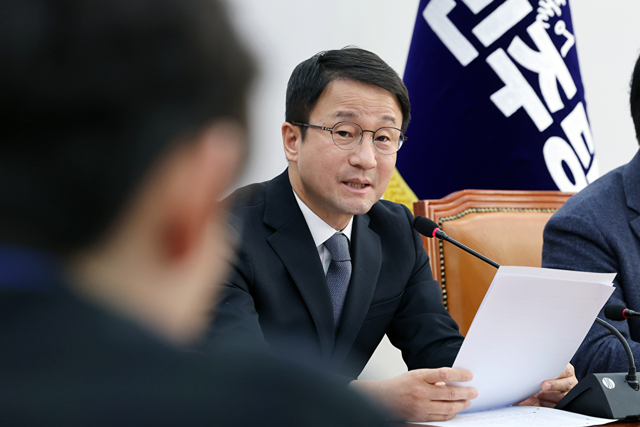 더불어민주당 한병도 원내대표가 18일 국회에서 설 민심 및 향후 과제 관련 기자간담회를 갖고 있다. 2026.2.18 [사진=연합뉴스]