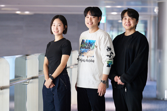 '신인감독 김연경'을 연출한 권락희, 최윤영, 이재우 PD가 간담회에 앞서 사진촬영을 하고 있다. [사진=MBC]