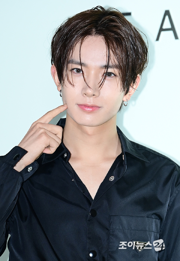 그룹 엔하이픈 희승이 11일 서울 한강 더 리버에서 열린 프라다 뷰티 론칭 기념 행사에 참석하고 있다. [사진=정소희 기자]