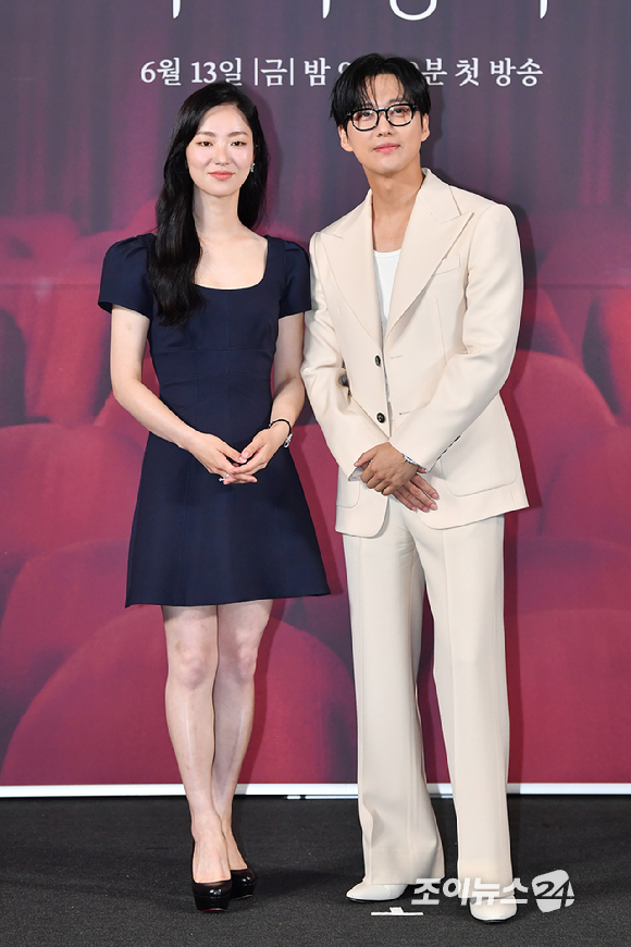 배우 전여빈, 남궁민이 10일 오후 서울 용산구 CGV 용산아이파크몰점에서 진행된 SBS 새 금토드라마 '우리영화' 제작발표회에 참석해 포즈를 취하고 있다. [사진=문수지 기자]