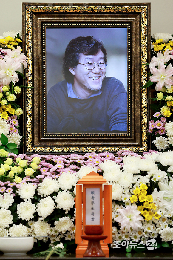 뇌출혈 투병 끝에 별세한 '드라마계 거장' 故 안판석 감독의 빈소가 14일 서울대병원 장례식장에 마련됐다. [사진=사진공동취재단]